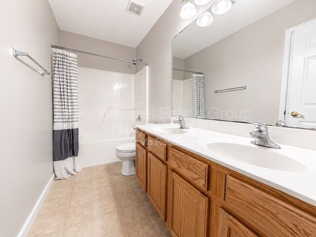 Building Photo - 555 Fortress Ct