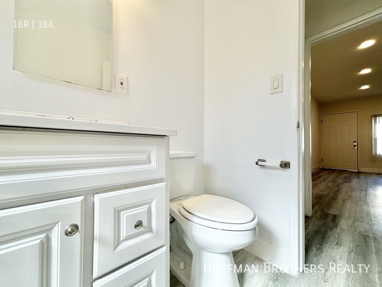 Building Photo - 1088 W 39th St