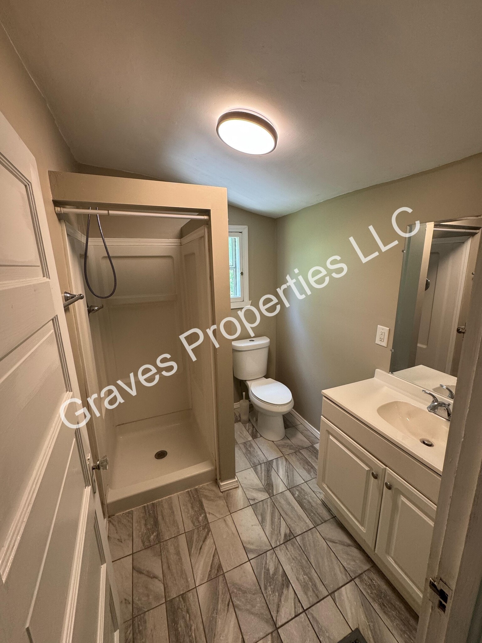 Bathroom - 515 Hillcrest Rd