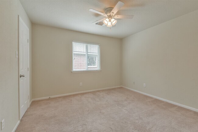 Building Photo - 42 Prairie Oak Dr