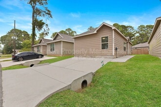 Building Photo - 9650 Warm Spring