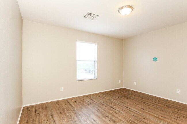 Building Photo - 7000 S Goshawk Dr