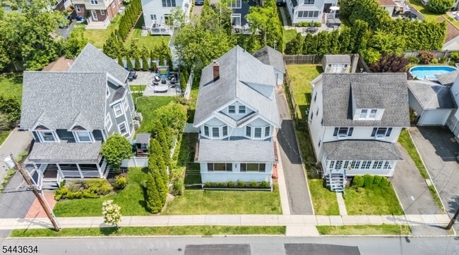 Building Photo - 28 N Hillside Ave