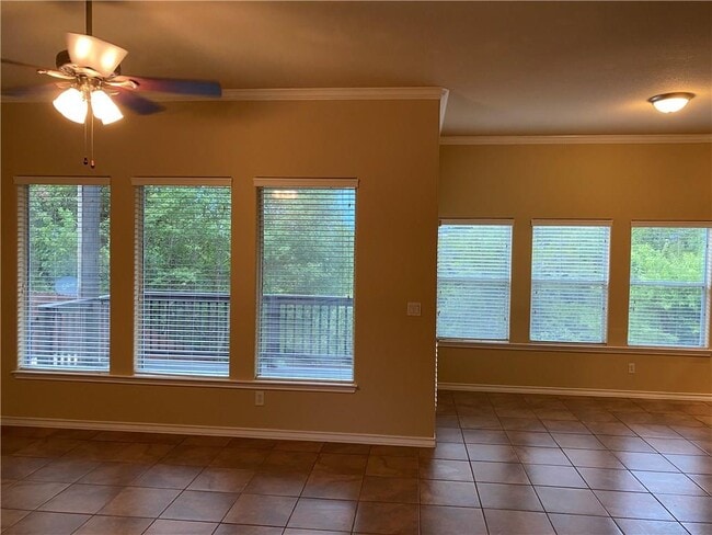 Building Photo - 2670 Crazyhorse Pass