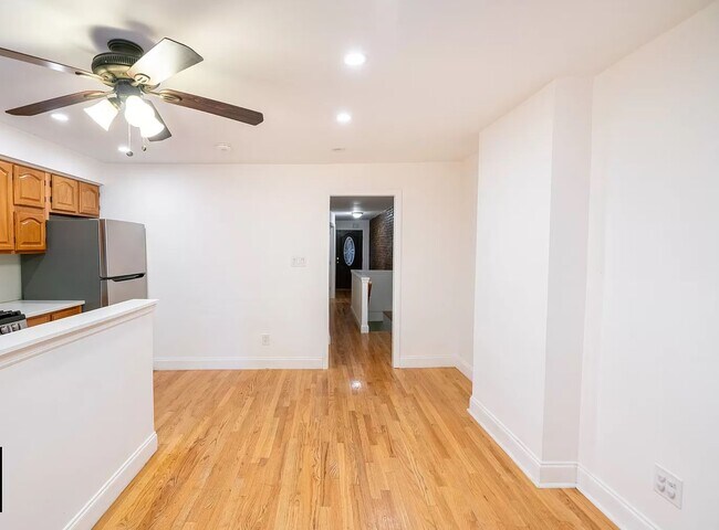 Building Photo - 572 Park Pl