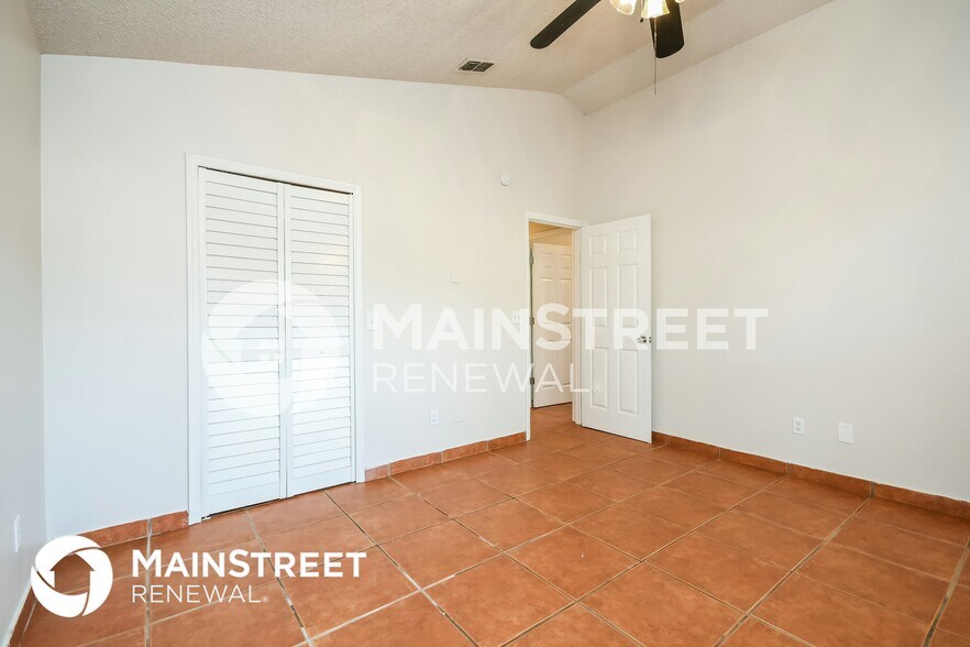 Building Photo - 9751 Red Clover Ave