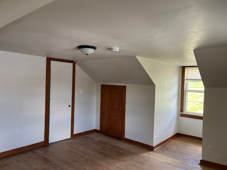 Building Photo - 916 High St