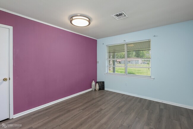 Building Photo - 633 W McKinley Ave