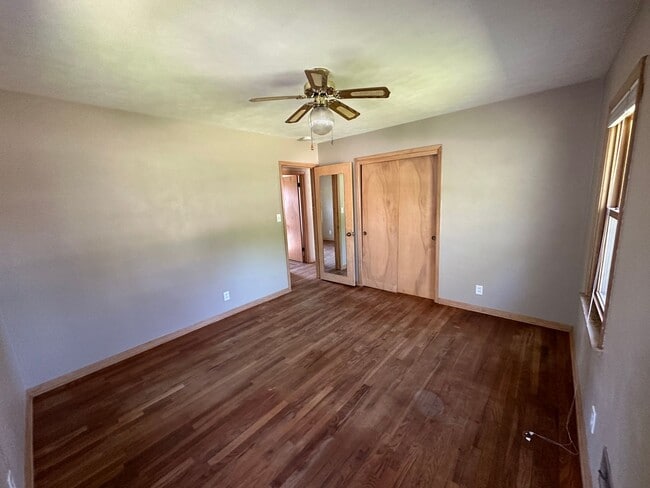 Building Photo - 401 Hilltop Rd