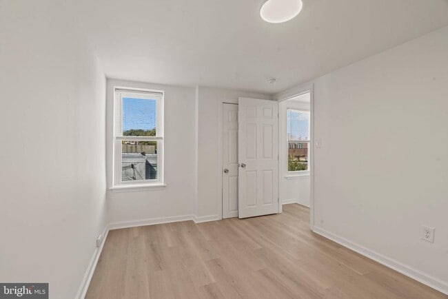 Building Photo - 19 W Seymour St