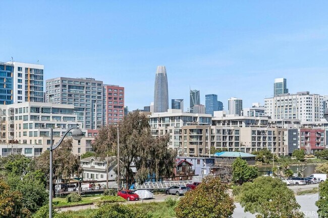 Building Photo - 718 Long Bridge St