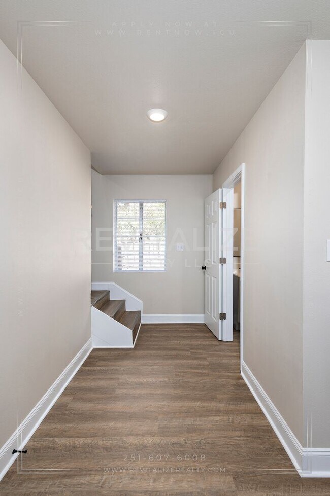 Building Photo - 1704 McGill Ave