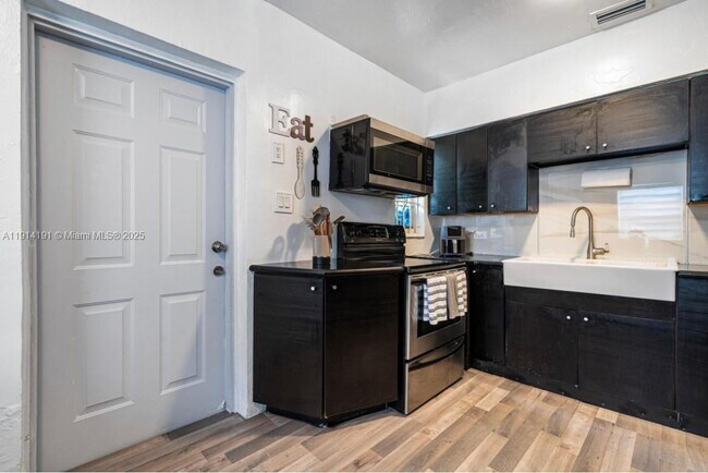 Building Photo - 1021 NW 37th Ave