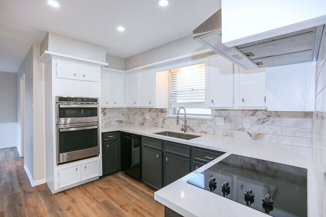 Building Photo - 18102 Mahogany Forest Dr