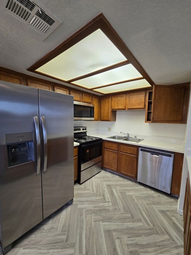 Building Photo - A Nicely Remodeled 2 Bedroom upstairs unit...