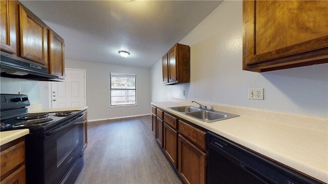 Building Photo - 1002 Verde Dr