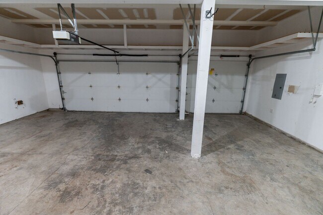 Building Photo - 16130 SW Loon Dr