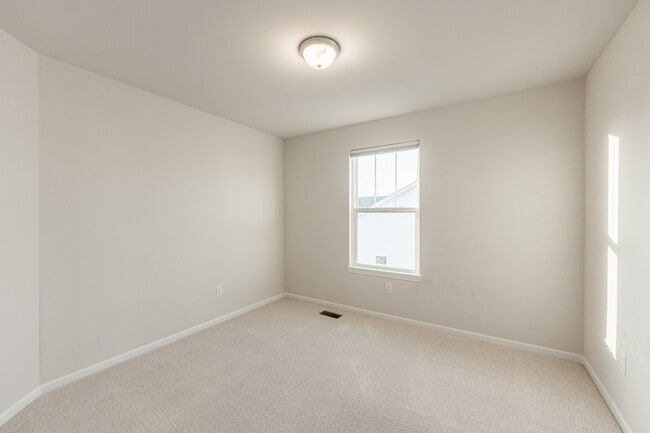 Building Photo - 1125 Juniper Dr