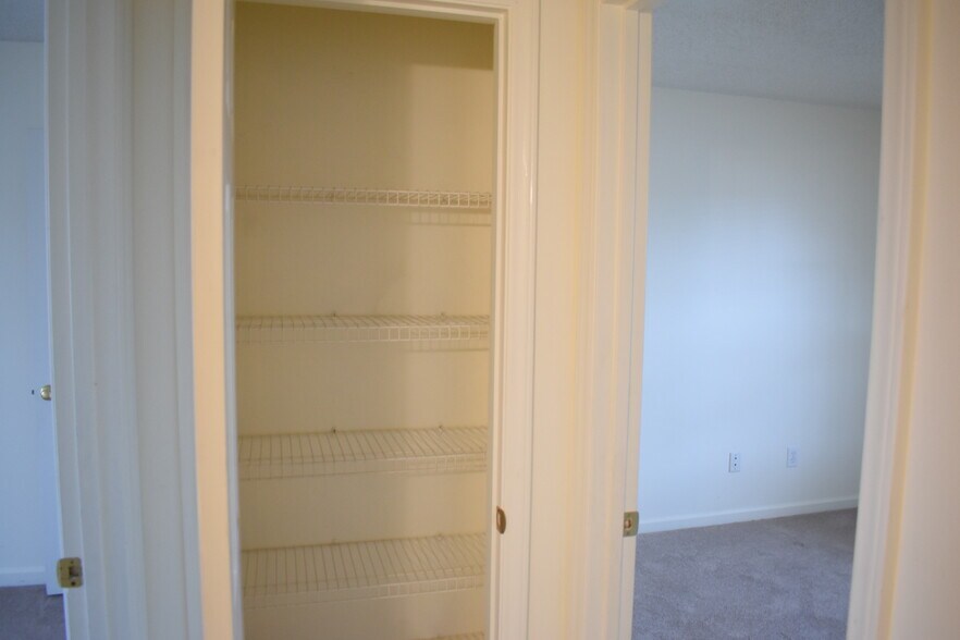 Building Photo - 2500 Hawes Ct