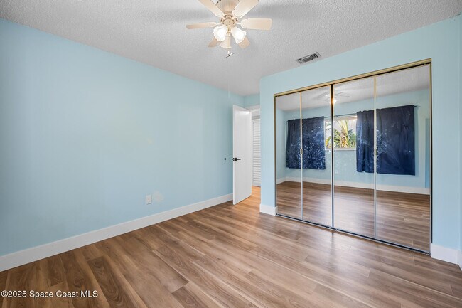 Building Photo - 500 Summerset Ct