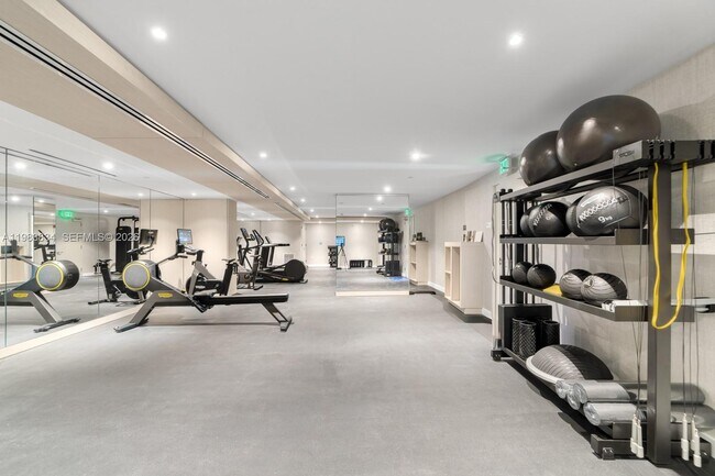 Building Photo - 9221 E Bay Harbor Dr