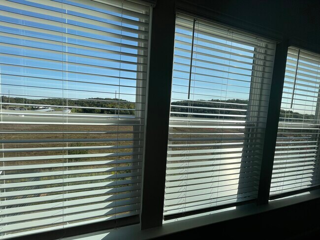 Building Photo - 112 Briarwood Dr E