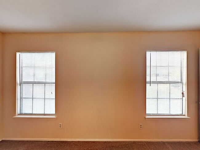 Building Photo - No Application Fee* Plus $250 Off First 2 ...