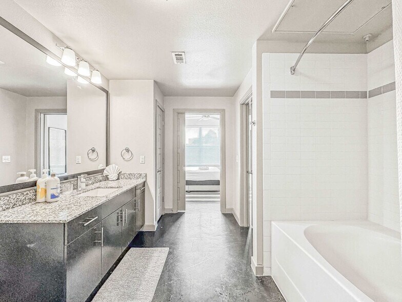 Building Photo - 3021 Routh St