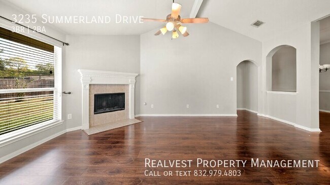 Building Photo - 3235 Summerland Dr