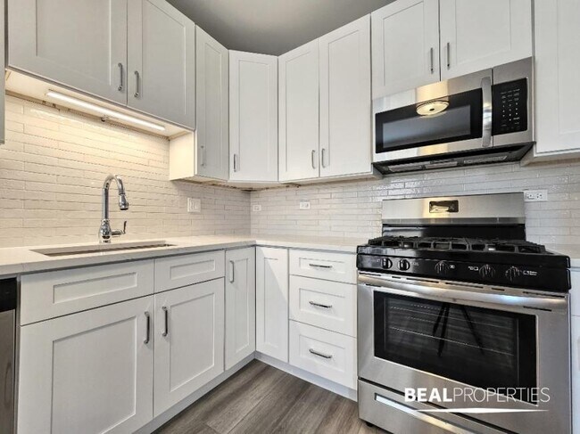 Building Photo - 1 bedroom in CHICAGO IL 60613
