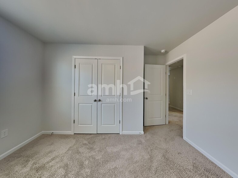 Building Photo - 3984 Zepelin Wy