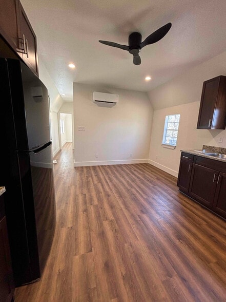 Building Photo - 3404 E Hwy 199