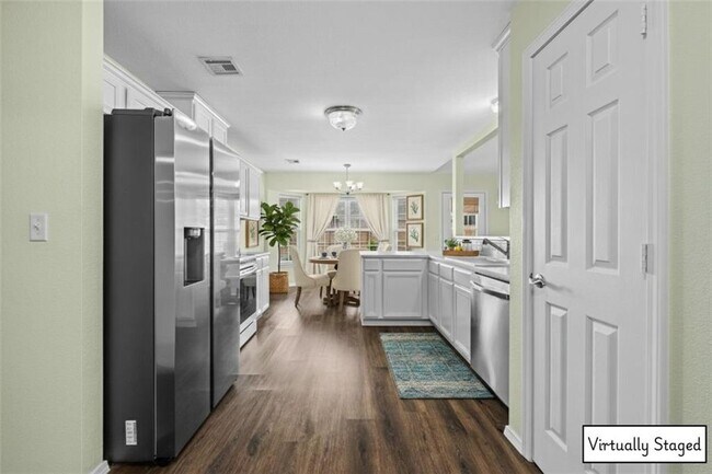 Building Photo - 1901 SW Columbus Rd