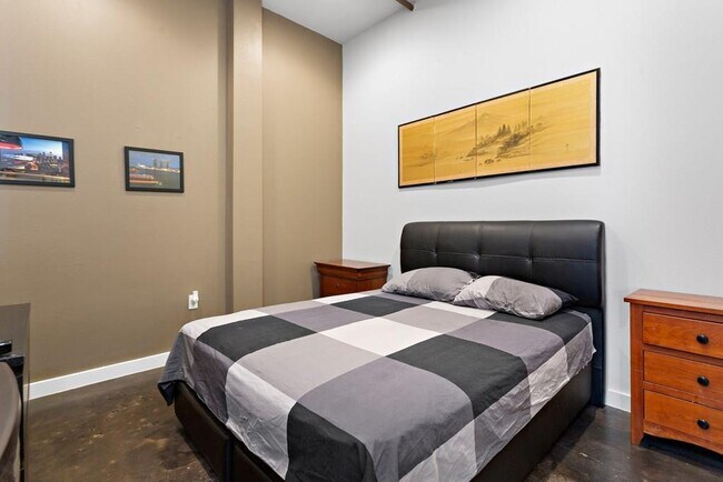 Building Photo - 1601 E Cesar Chavez St