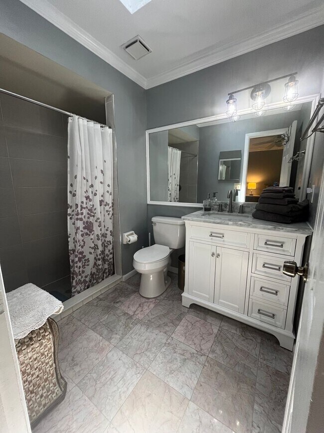 Building Photo - Fully Furnished 3-Bedroom Home in Palm Coa...