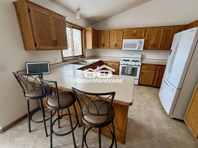 Building Photo - SFH - 6 Bed Farmington for Rent - Avail May 2026