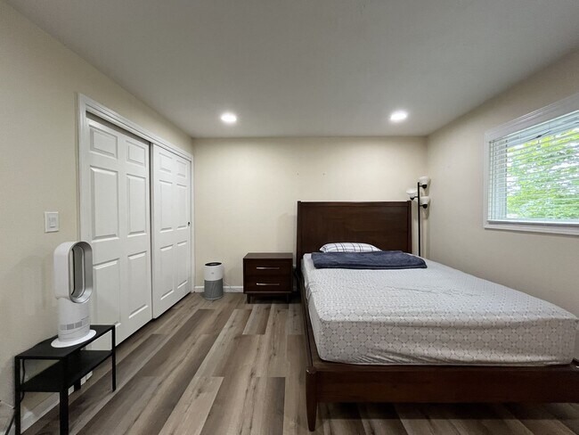 Building Photo - Three-Bedroom Home Near Nike Campus with Bonus Room, Large Deck & Two-Car Garage
