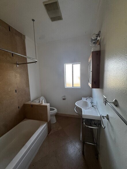 Building Photo - 1461 Carroll Ave