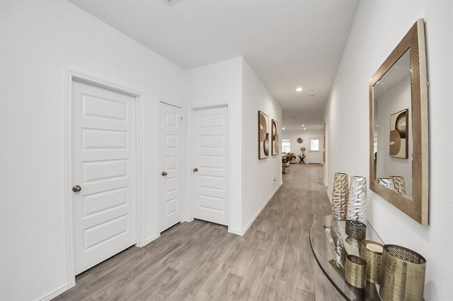 Building Photo - 1302 Redbud Ln