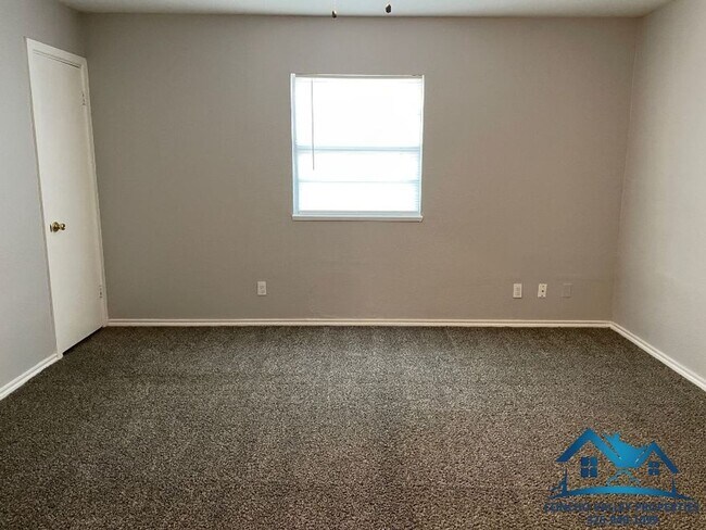 Building Photo - 1225 Kenwood Dr