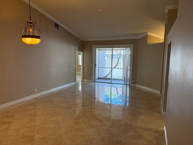 Building Photo - 10123 Caoba St