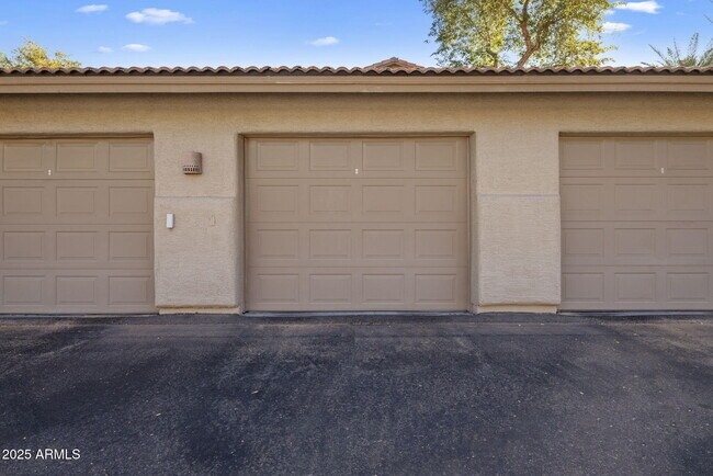 Building Photo - 1351 N Pleasant Dr