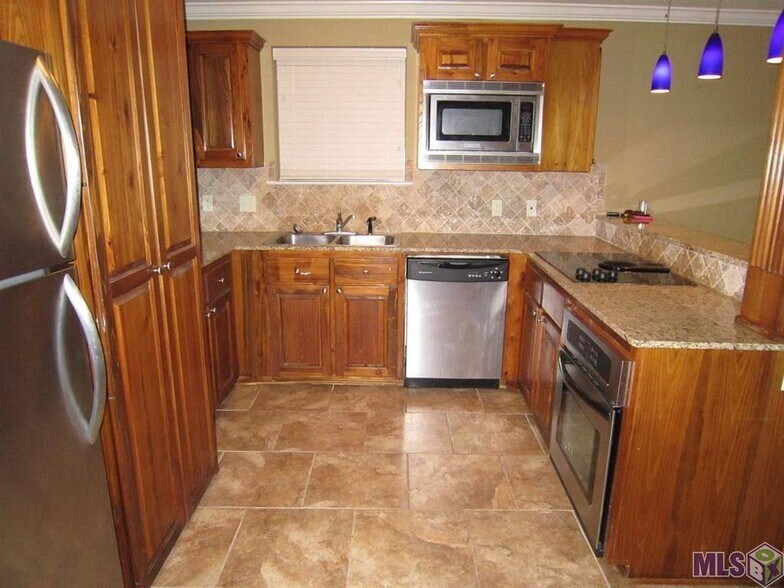 Building Photo - 1290 Park Boulevard # 131