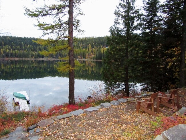 Building Photo - Furnished Home on Spoon Lake