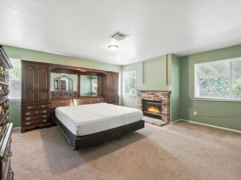 Building Photo - 44131 Sunmist Ct