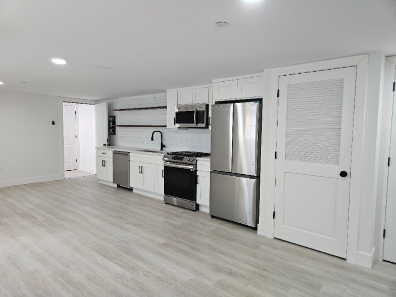 Building Photo - 90 Shrewsbury Ave