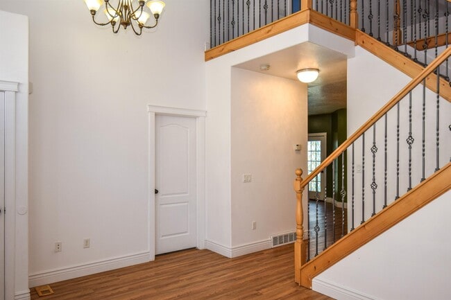 Building Photo - 1020 N 130 W