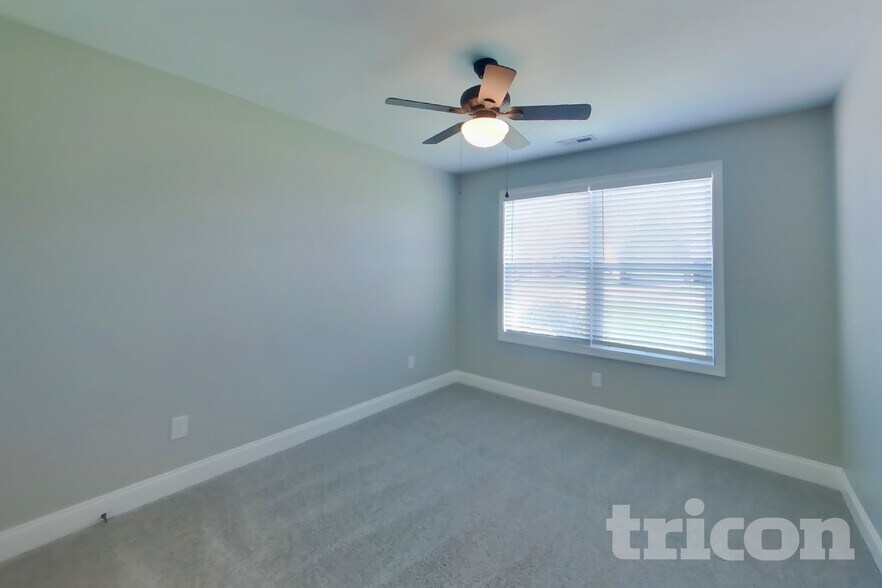 Building Photo - 341 Green Hills Dr