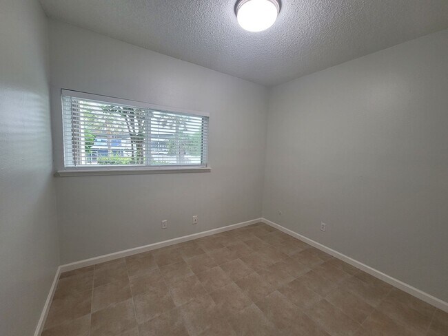 Building Photo - 7079 N Holiday