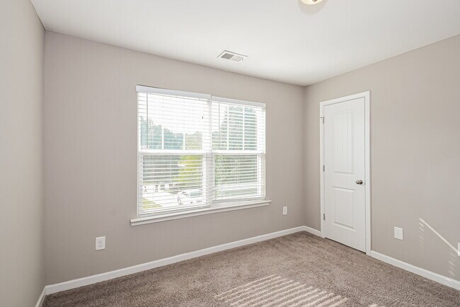 Building Photo - 15 Fieldcrest Dr